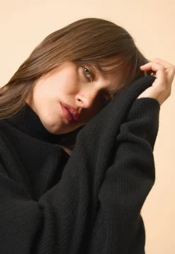 ALYSSA pull col montant noir