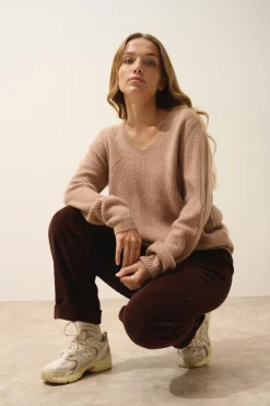 AMRITA pull col v camel chiné