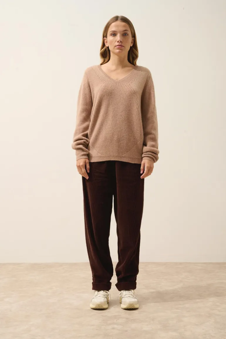 AMRITA pull col v camel chiné