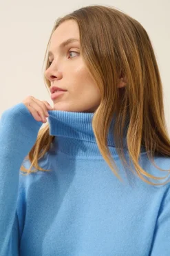 AVA pull col roulé baby blue