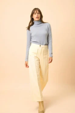 AVA pull col roulé bleu ivoire