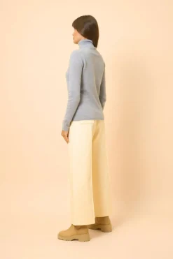 AVA pull col roulé bleu ivoire