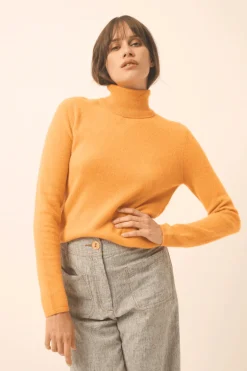 AVA pull col roulé curcuma