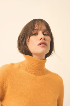 AVA pull col roulé curcuma