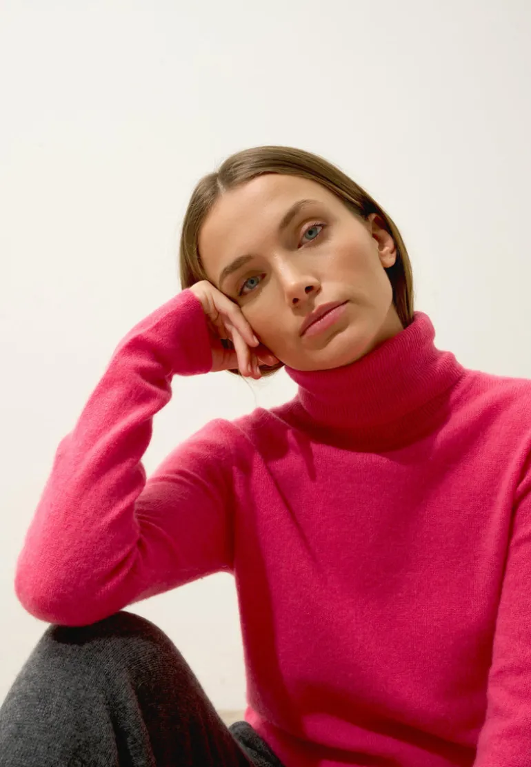 AVA pull col roulé fraise