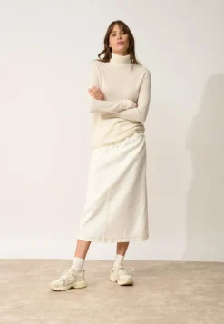 AVA pull col roulé ivoire