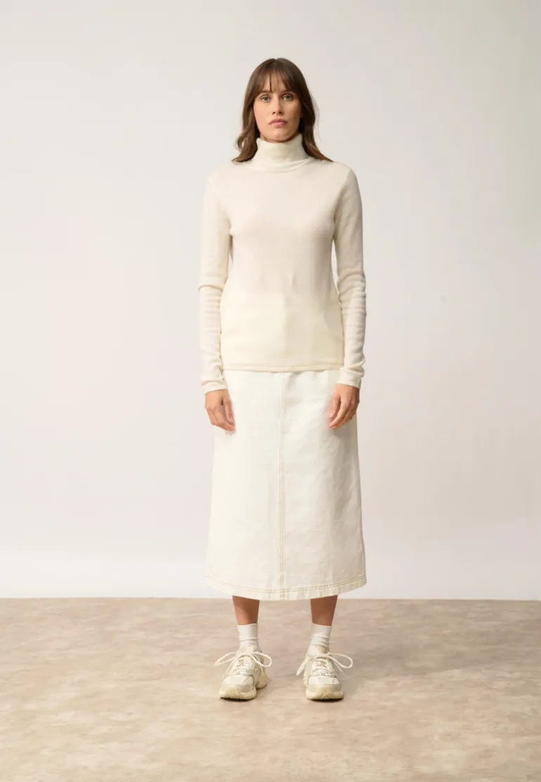 AVA pull col roulé ivoire