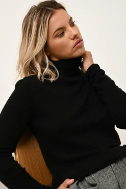 AVA pull col roulé noir