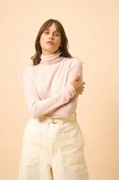 AVA pull col roulé poudre