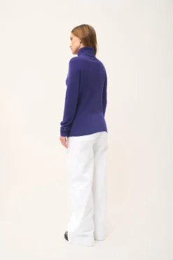 AVA pull col roulé purple