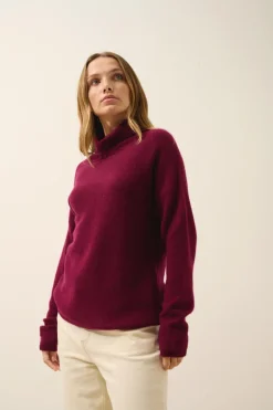 BLANTYRE pull col roulé bordeaux