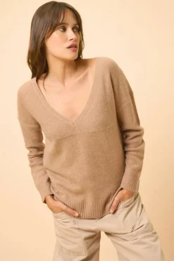 CASSIE pull col v camel chiné
