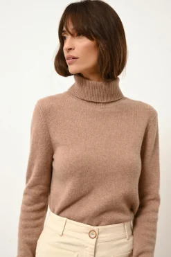 JUNE pull col roulé camel chiné