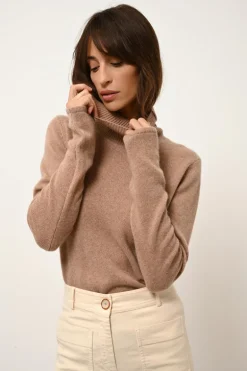 JUNE pull col roulé camel chiné