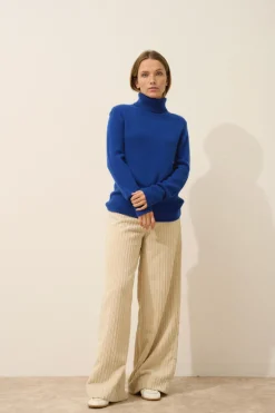 JUNE pull col roulé outremer