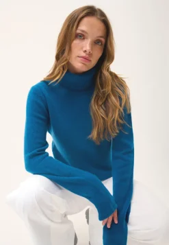JUNE pull col roulé paon
