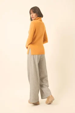 LEXIE pull col roulé curcuma
