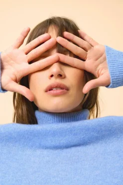 LEXIE pull col roulé sky