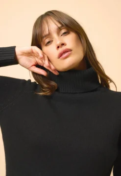 LUCIE pull col roulé noir