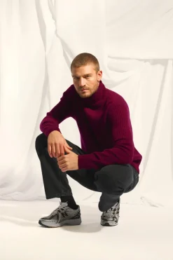 NOI pull col roulé bordeaux