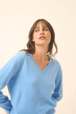 NORA pull col v baby blue