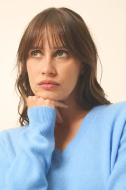 NORA pull col v baby blue