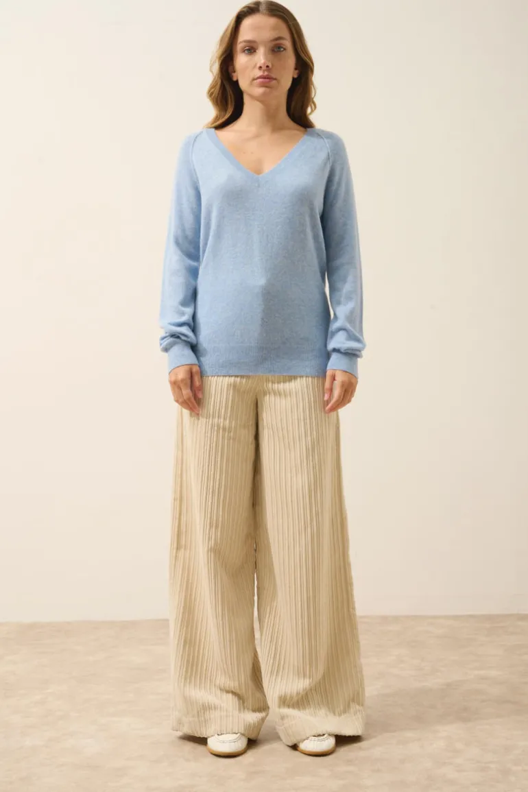 PHOEBE pull col v bleu ciel chiné