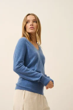 PHOEBE pull col v bleu denim