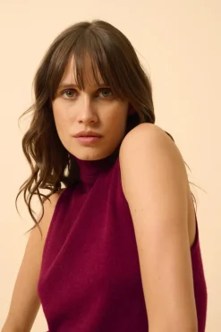 VIOLET pull col roulé bordeaux