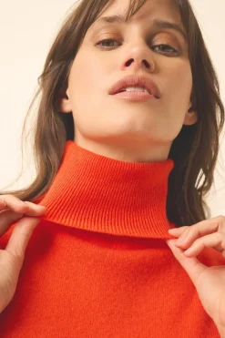 VIOLET pull col roulé orange